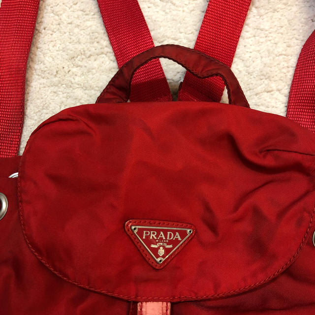 PRADA(プラダ)のプラダ　リュック　赤　PRADA レディースのバッグ(リュック/バックパック)の商品写真