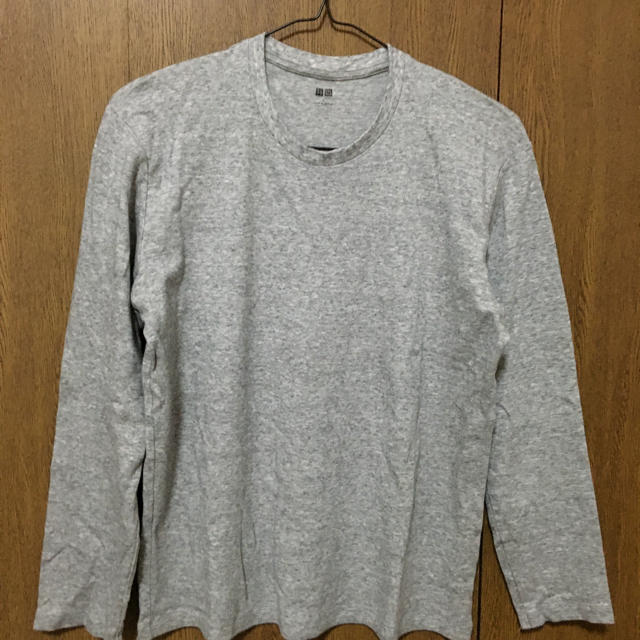 UNIQLO(ユニクロ)のユニクロ 長袖 Tシャツ メンズ グレー メンズのトップス(Tシャツ/カットソー(七分/長袖))の商品写真