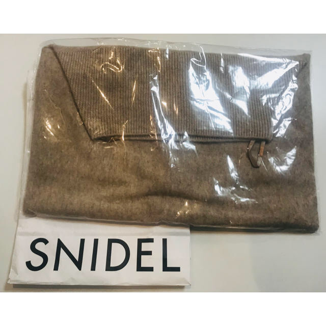 SNIDEL(スナイデル)のSNIDEL 2020年秋冬新作　カシミヤオフショルニット　ベージュ レディースのトップス(ニット/セーター)の商品写真