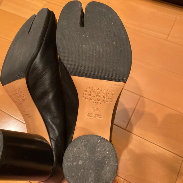 Maison Martin Margiela(マルタンマルジェラ)の最終価格　マルジェラ  足袋ブーツ　38ハーフ　ブラック レディースの靴/シューズ(ブーツ)の商品写真