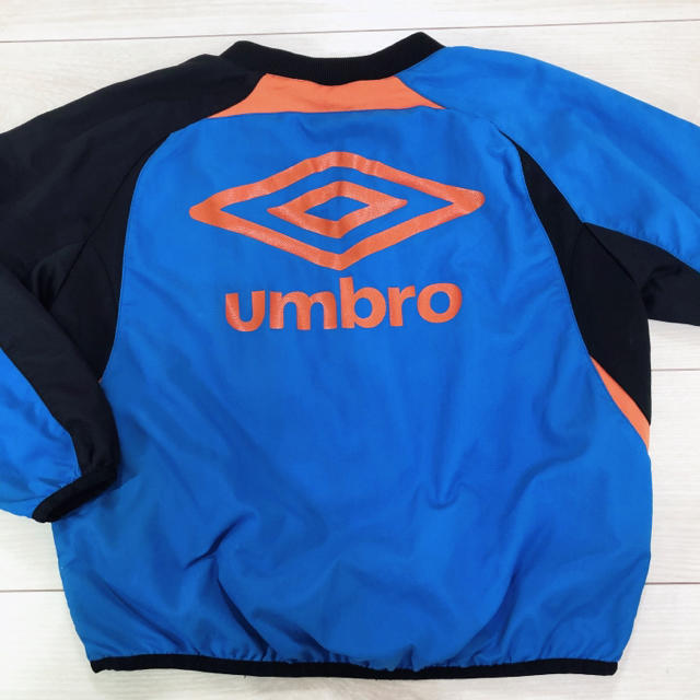 UMBRO(アンブロ)の【umbro 120 ピステ  メッシュ裏地】サッカー　フットサル  スポーツ/アウトドアのサッカー/フットサル(ウェア)の商品写真