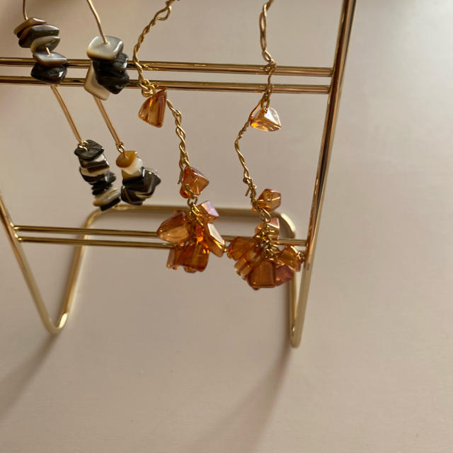 LOWRYS FARM(ローリーズファーム)のBlack shell earring. pierce ハンドメイドのアクセサリー(ピアス)の商品写真
