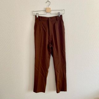 イング(INGNI)のINGIN テーパードパンツ　センタープレステーパードパンツ　レディース(カジュアルパンツ)