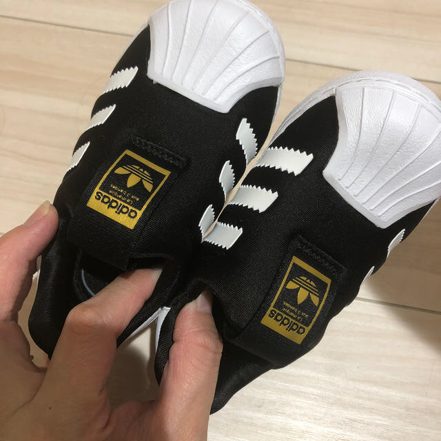 adidas(アディダス)のadidasキッズ♡ キッズ/ベビー/マタニティのキッズ靴/シューズ(15cm~)(スニーカー)の商品写真