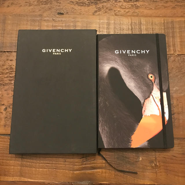 GIVENCHY(ジバンシィ)の箱付き　GIVENCHY ブックノート インテリア/住まい/日用品の文房具(ノート/メモ帳/ふせん)の商品写真