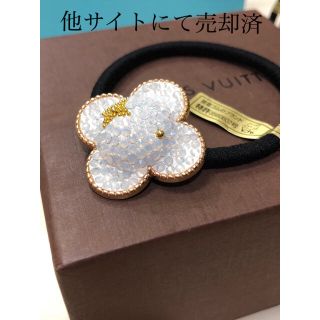 スワロフスキー(SWAROVSKI)のクローバーヘアゴム　新品未使用(ヘアゴム/シュシュ)