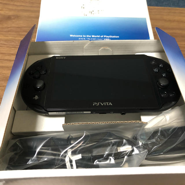 PlayStation Vita(プレイステーションヴィータ)のPSVITA PCH-2000 エンタメ/ホビーのゲームソフト/ゲーム機本体(携帯用ゲーム機本体)の商品写真