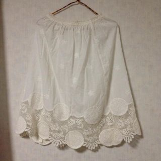 ダブルクローゼット(w closet)のリリィ様専用 レーススカート(ひざ丈スカート)