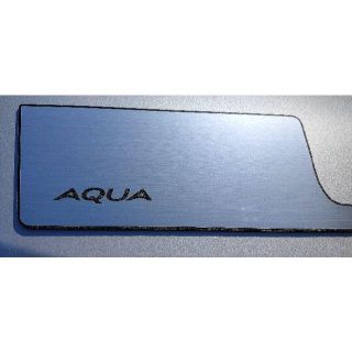 トヨタ(トヨタ)のAQUA オープントレイ マット アルミヘアライン レーザー彫刻 彫り込み(車内アクセサリ)