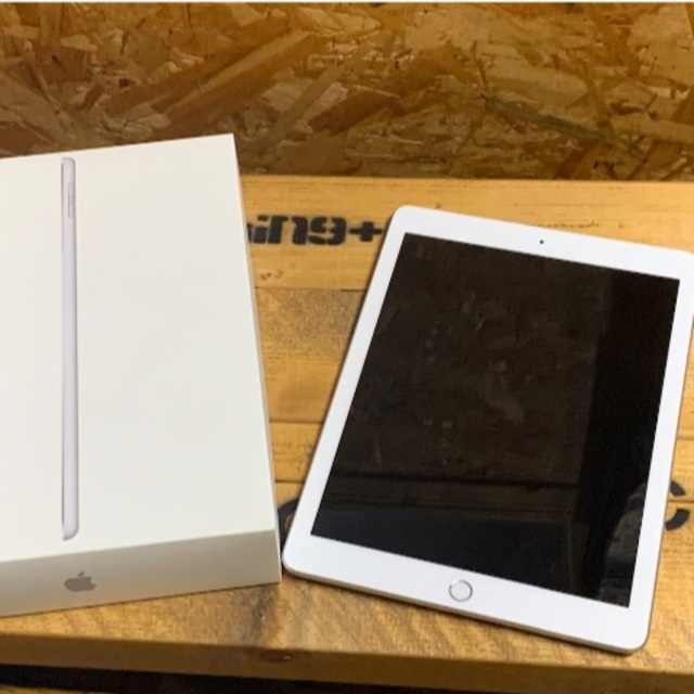 Apple iPad 第6世代 Wi-Fiモデル　128GB シルバー【値下】