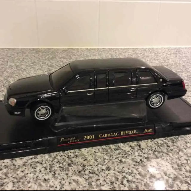 1/43 レア アメ車 ミニカー キャデラック V16 リムジン ビースト