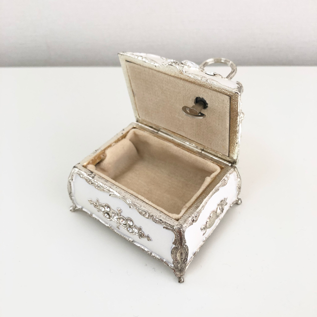 SWAROVSKI - 【スワロフスキー】オルゴール☆小物入れの通販 by SWAROVSKI - 【スワロフスキー】オルゴール☆小物入れの通販 by