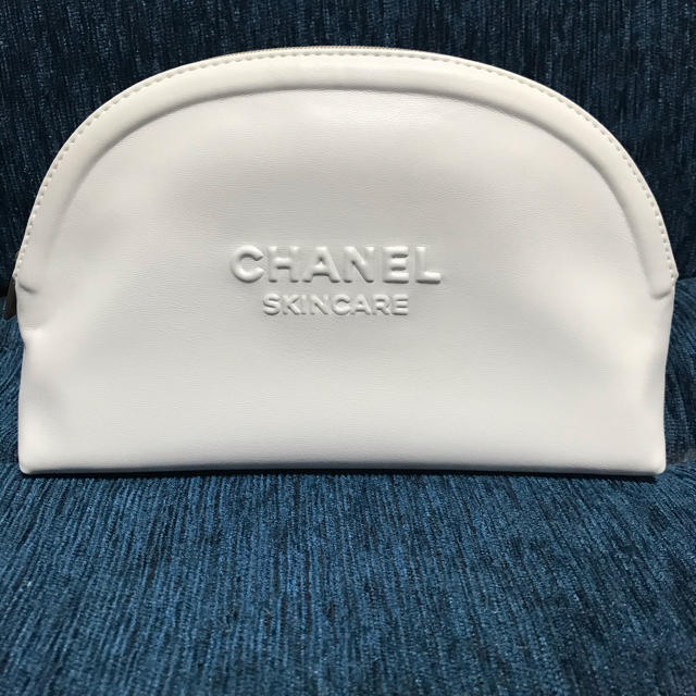 CHANEL(シャネル)のCHANEL 新品未使用ノベルティポーチ　最終値下げしました！ エンタメ/ホビーのコレクション(ノベルティグッズ)の商品写真