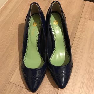 コキュ(COCUE)の【新品、未使用】COCUE コキュ　エナメル　パンプス　23.5(ハイヒール/パンプス)