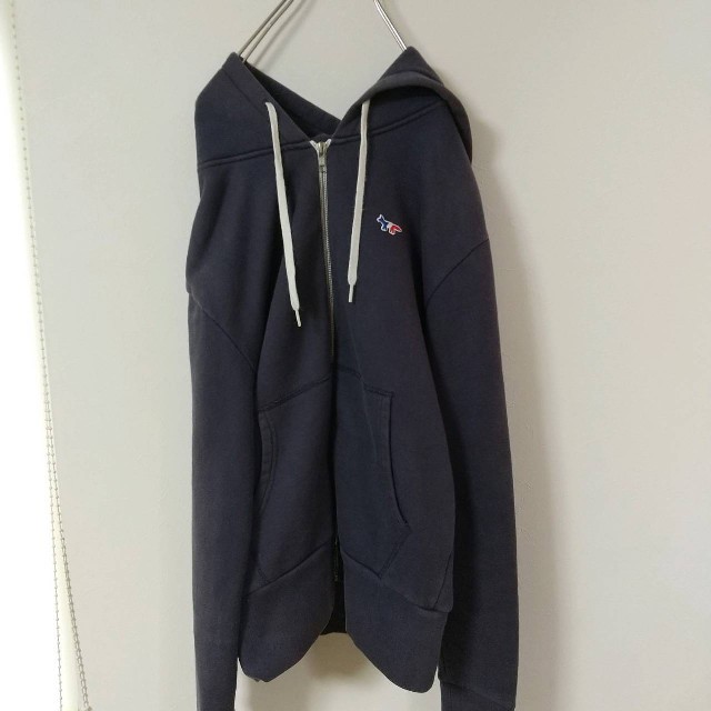 MAISON KITSUNE'(メゾンキツネ)のメゾンキツネ　MAISON KITSUNE  ネイビー　フルジップパーカー　XS メンズのトップス(パーカー)の商品写真