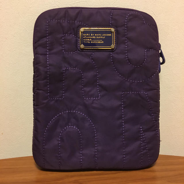 MARC BY MARC JACOBS(マークバイマークジェイコブス)のMARC BY MARC  JACOBS iPad タブレットケース スマホ/家電/カメラのスマホアクセサリー(iPadケース)の商品写真