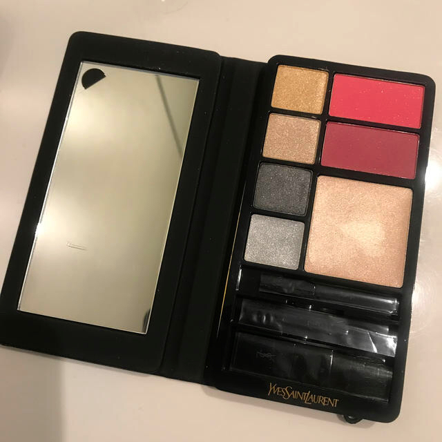 Yves Saint Laurent Beaute(イヴサンローランボーテ)のYSLクリスマスコフレ　パレット　ゴールドアトラクション コスメ/美容のベースメイク/化粧品(アイシャドウ)の商品写真