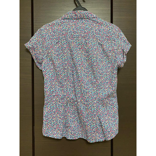 H&M(エイチアンドエム)の花柄シャツ レディースのトップス(シャツ/ブラウス(半袖/袖なし))の商品写真