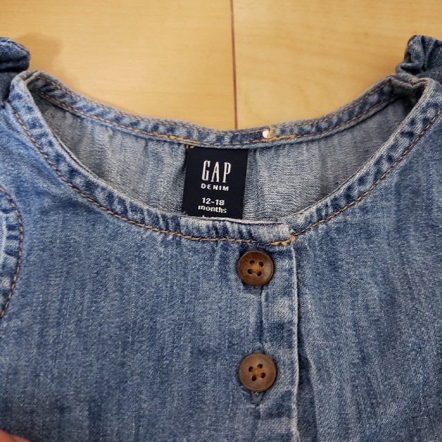 GAP(ギャップ)のGAP　オーバーオール ロンパース デニム キッズ/ベビー/マタニティのベビー服(~85cm)(ロンパース)の商品写真