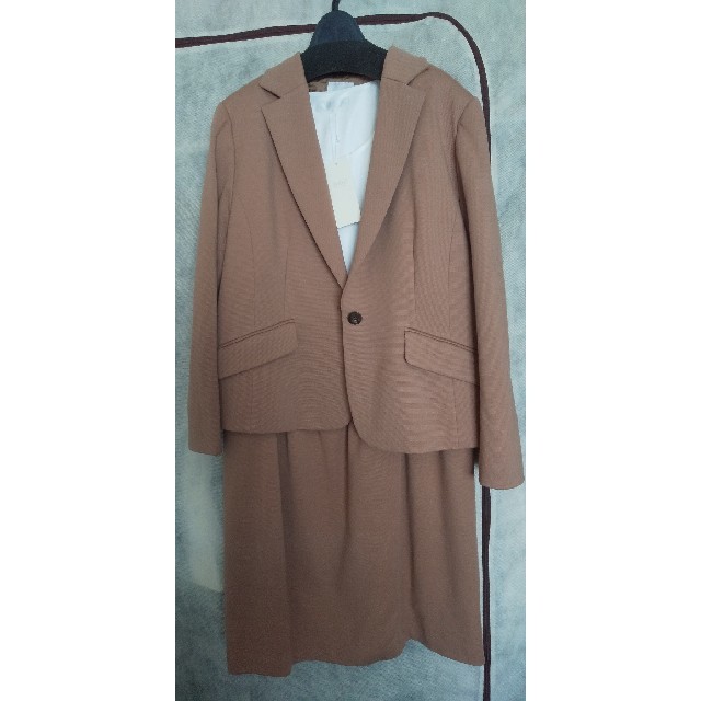 自由区(ジユウク)のジャケットとワンピースのセット。 レディースのフォーマル/ドレス(スーツ)の商品写真