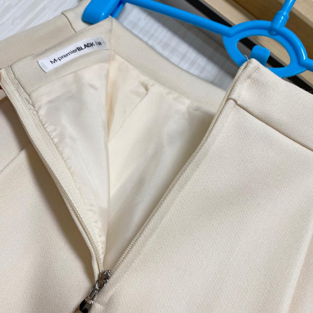 M-premier(エムプルミエ)のエムプルミエ　ウール混フレアースカート レディースのスカート(ひざ丈スカート)の商品写真