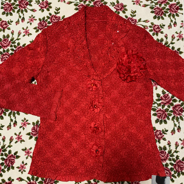 ノコオーノ、新品　鮮やかな赤のジャケット レディースのジャケット/アウター(テーラードジャケット)の商品写真