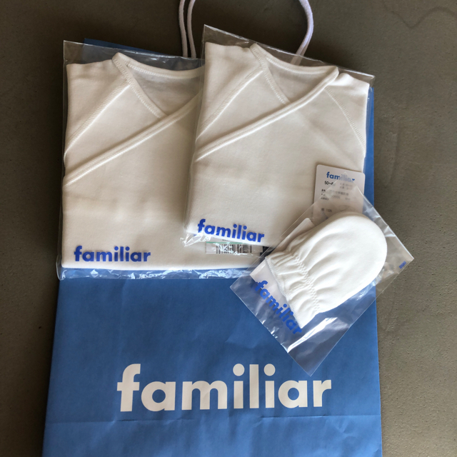 familiar(ファミリア)のfamiliar 新品未使用！肌着2枚　ミトン1枚 キッズ/ベビー/マタニティのベビー服(~85cm)(肌着/下着)の商品写真