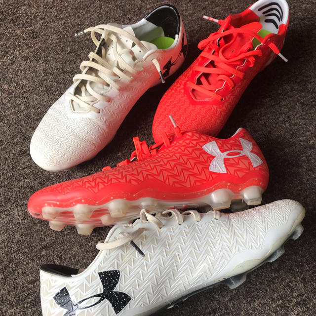 UNDER ARMOUR(アンダーアーマー)のサッカースパイク　2足 スポーツ/アウトドアのサッカー/フットサル(シューズ)の商品写真