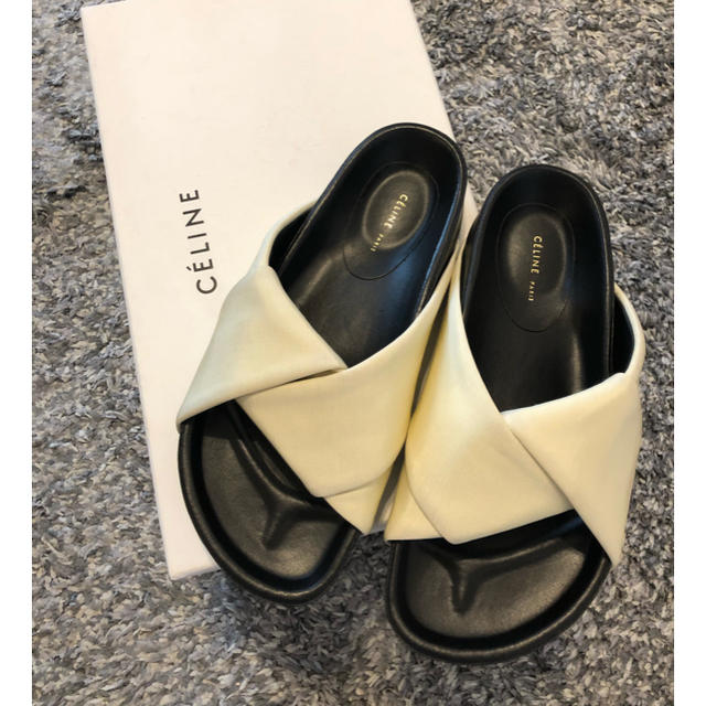 CELINE セリーヌ ボクシーフラットサンダル - サンダル