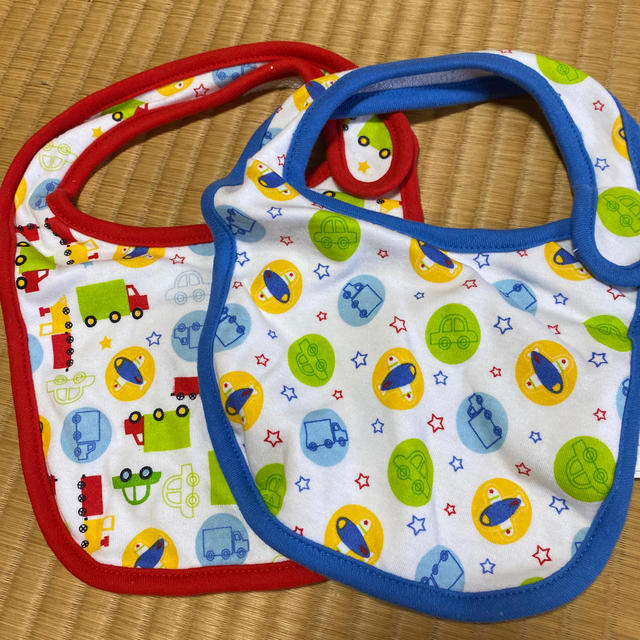 トイザらス(トイザラス)のスタイ　7枚セット　未使用品 キッズ/ベビー/マタニティのこども用ファッション小物(ベビースタイ/よだれかけ)の商品写真