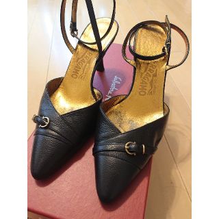 サルヴァトーレフェラガモ(Salvatore Ferragamo)のフェラガモ パンプス 22.5cm ブラック(ハイヒール/パンプス)