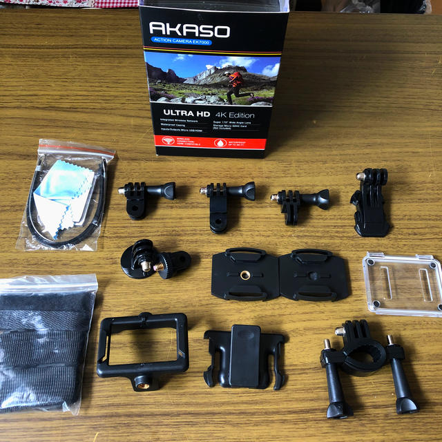 GoPro(ゴープロ)のAKASO アクションカメラEK7000 付属品　新品未使用品 スマホ/家電/カメラのカメラ(コンパクトデジタルカメラ)の商品写真