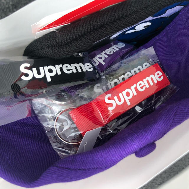 Supreme(シュプリーム)の【赤】Supreme  Webbing Keychain    メンズのファッション小物(キーホルダー)の商品写真