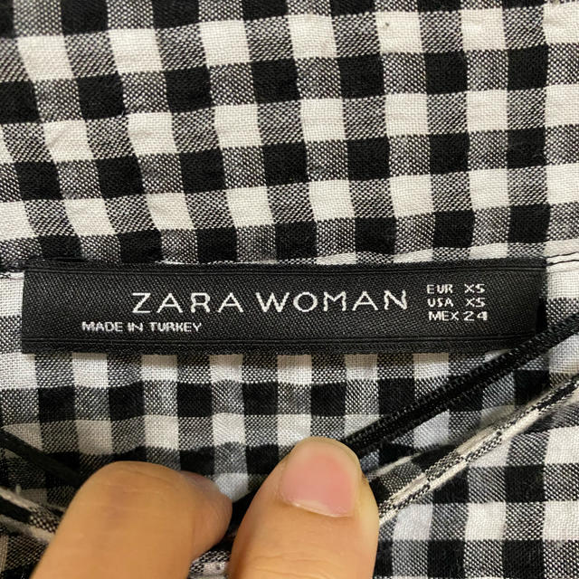 ZARA(ザラ)のフリル付きギンガムチェック柄トップス レディースのトップス(シャツ/ブラウス(半袖/袖なし))の商品写真