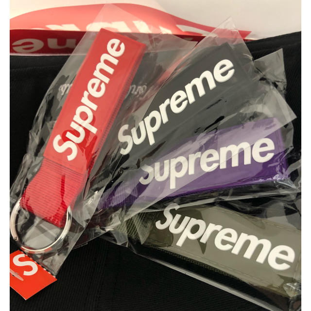 Supreme(シュプリーム)の【黒】 Supreme  Webbing Keychain  メンズのファッション小物(キーホルダー)の商品写真