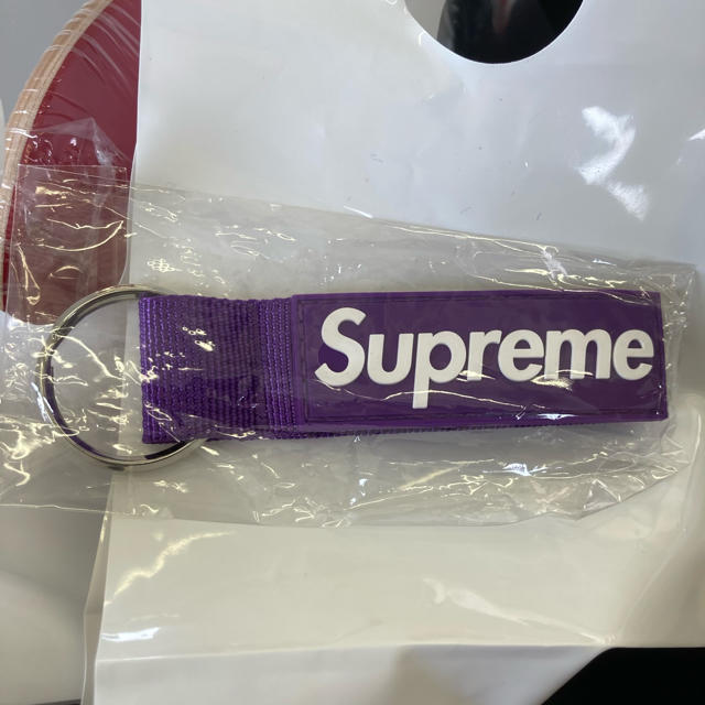 Supreme(シュプリーム)のSupreme Webbing Keychain キーチェーン キーホルダー　紫 メンズのファッション小物(キーホルダー)の商品写真