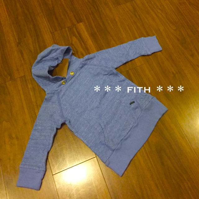 FITH(フィス)の★新品★ FITH フィス プルオーバー パーカー 100 デニム&ダンガリー キッズ/ベビー/マタニティのキッズ服男の子用(90cm~)(Tシャツ/カットソー)の商品写真