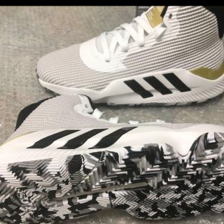 アディダス(adidas)のバスケットシューズ　25.5センチ　新品　スニーカー(バスケットボール)