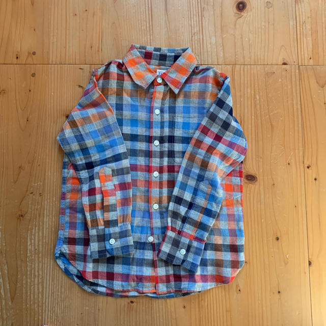 GAP Kids(ギャップキッズ)のGAP KIDS チェックシャツ  120 キッズ/ベビー/マタニティのキッズ服男の子用(90cm~)(Tシャツ/カットソー)の商品写真