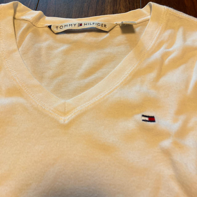 TOMMY HILFIGER(トミーヒルフィガー)のトミーヒルガー　ロンT白 レディースのトップス(Tシャツ(長袖/七分))の商品写真