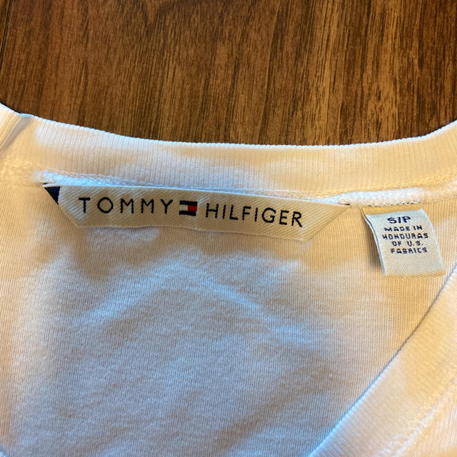 TOMMY HILFIGER(トミーヒルフィガー)のトミーヒルガー　ロンT白 レディースのトップス(Tシャツ(長袖/七分))の商品写真