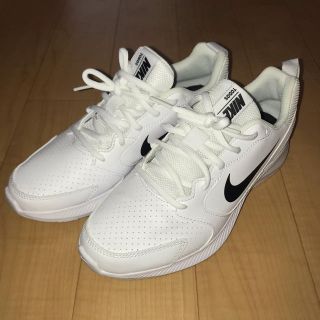 ナイキ(NIKE)のNIKE 白スニーカー  23.5㎝　ほぼ新品　(スニーカー)