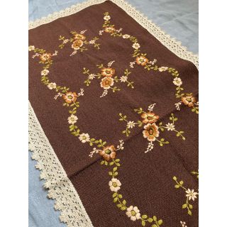 刺繍とレース テーブルクロス (テーブル用品)