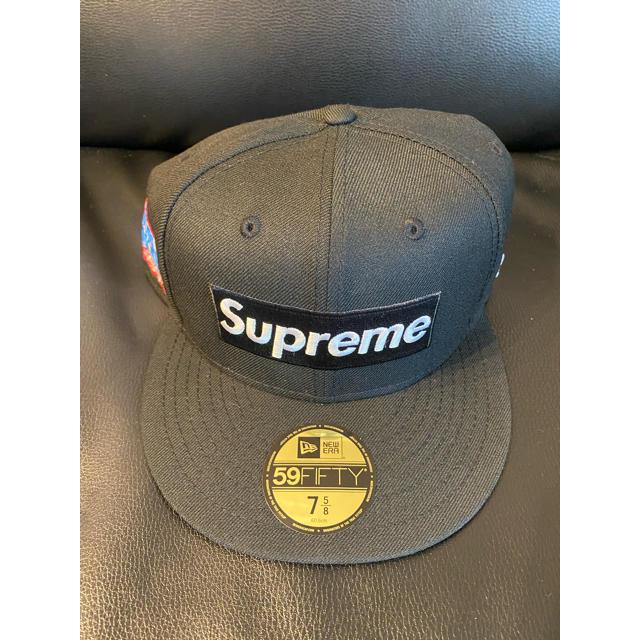 Supreme(シュプリーム)のWorld Famous Box Logo New Era 7 5/8 メンズの帽子(キャップ)の商品写真