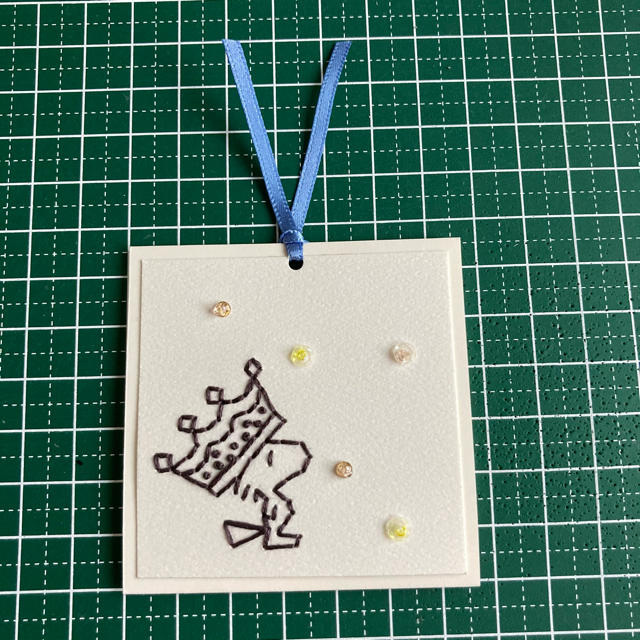 SNOOPY(スヌーピー)のウッドストック　刺繍　メッセージカード ハンドメイドの文具/ステーショナリー(カード/レター/ラッピング)の商品写真