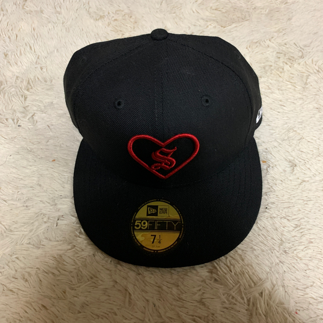 Supreme(シュプリーム)のsupreme Heart new era 1/4 メンズの帽子(キャップ)の商品写真