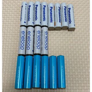 パナソニック(Panasonic)のeneloop＋充電器2個(バッテリー/充電器)
