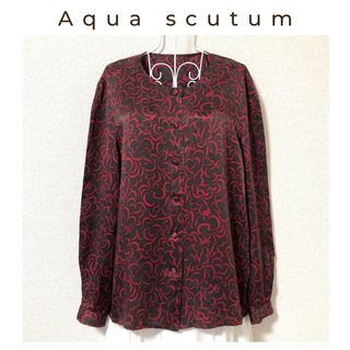 アクアスキュータム(AQUA SCUTUM)の【美品】Aqua scutum〈アクアスキュータム〉レトロプリントシルクブラウス(シャツ/ブラウス(長袖/七分))