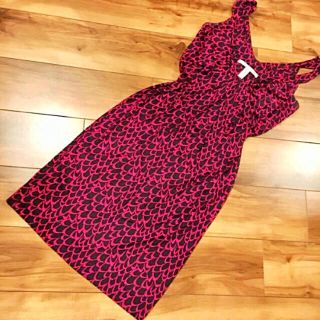 ダイアンフォンファステンバーグ(DIANE von FURSTENBERG)の【未使用】ダイアンフォンファスティンバーグ ワンピース ４ マゼンダ／黒(ひざ丈ワンピース)