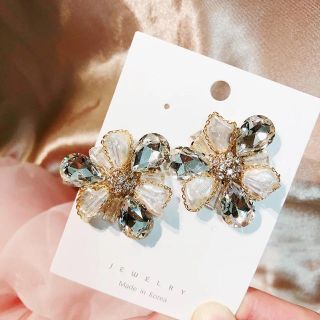 リリーブラウン(Lily Brown)のBaroque Pearl Flower ピアス【2点のみ】(ピアス)